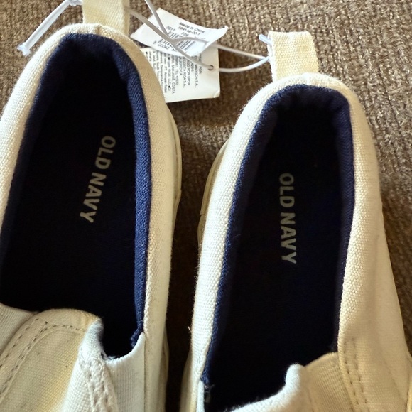 Old Navy Brand, White Slip-On Sneakers, Little Boys size 11, NWT - Picture 5 of 10